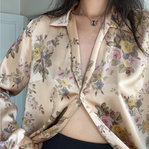 Gorgeous 100% silk tan floral button up shirt - Picture 7 of 11